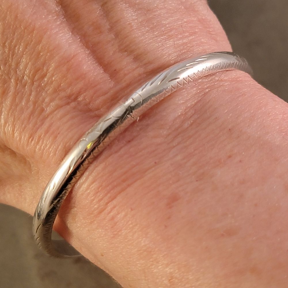 Vintage Sterling Engraved Hinge Bangle Bracelet